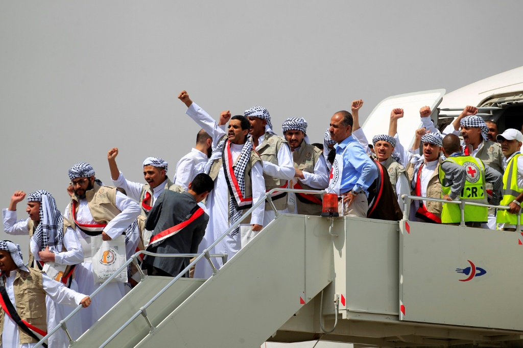 الحوثي تعلن 20 مايو موعدا لتبادل زيارات الأسرى مع الحكومة اليمنية