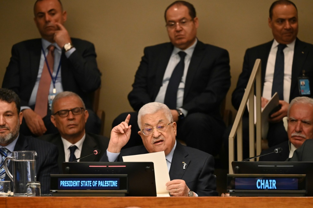 الرئيس الفلسطيني أثناء القاء خطاب في 15 أيار/مايو 2023 بمقر الأمم المتحدة في نيويورك في ذكرى "النكبة" الخامسة والسبعة (ا ف ب)