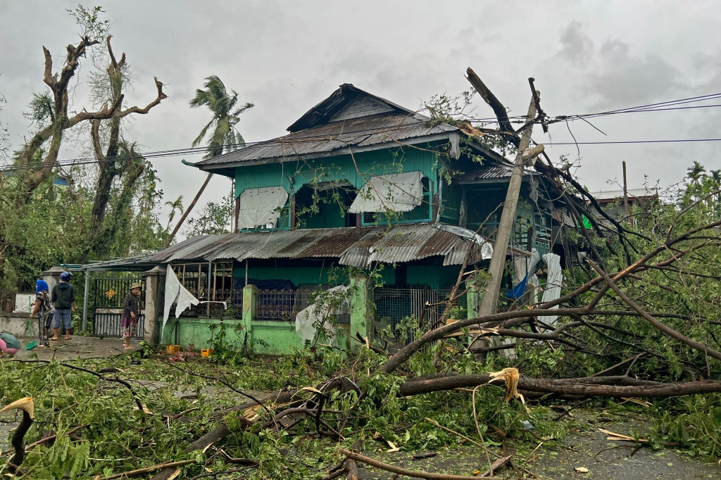 صورة مؤرخة في 14 أيار/مايو 2023 من ولاية راخين في بورما عقب الإعصار موكا (ا ف ب)