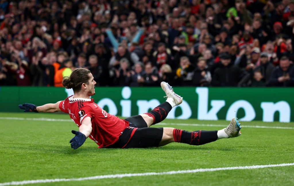 تعرض لاعب الوسط النمسوي مارسيل سابيتسر لاصابة ستبعده حتى نهاية الموسم (ا ف ب)