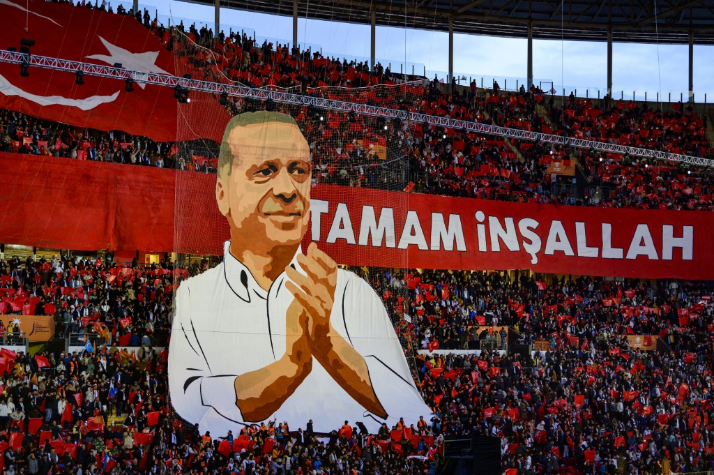 الرئيس رجب طيب إردوغان يلقي خطاباً في أنقرة الاثنين الماضي (أ ف ب)