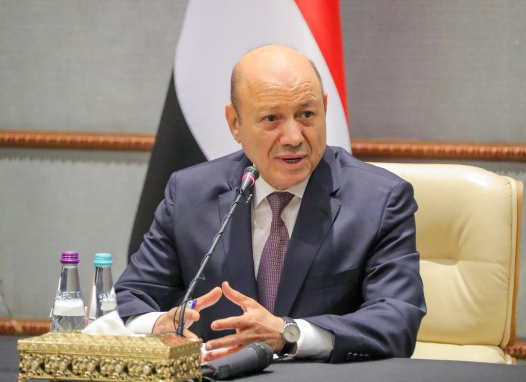 رئيس المجلس الرئاسي اليمني يوجه الحكومة بتحسين القدرات الاستيعابية لتعهدات المانحين الدوليين