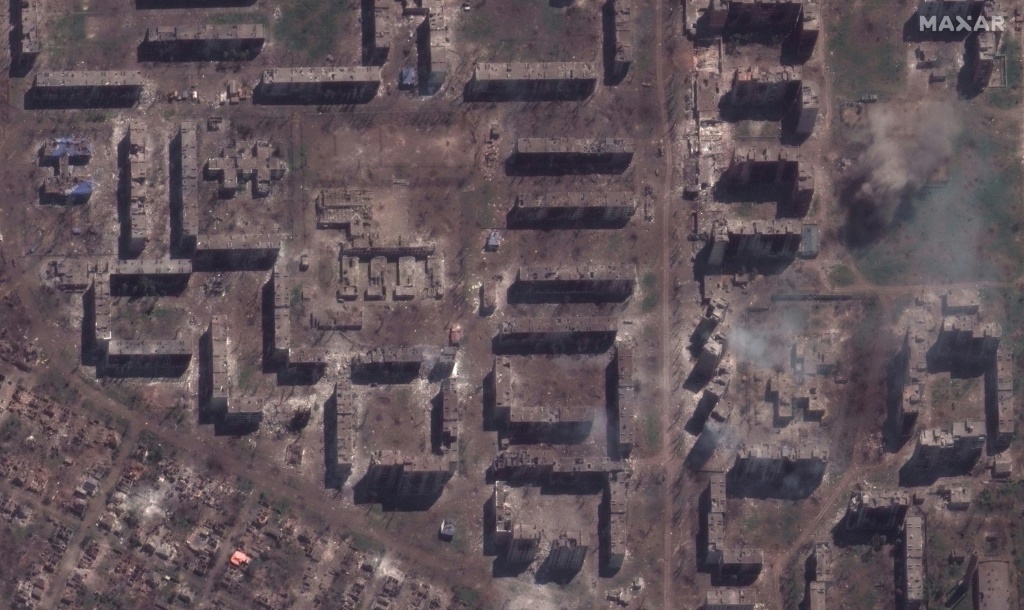 صورة وزعتها ماكسار تكنولوجيز في 17 أيار/مايو 2023 تظهر موقع مدرسة ومبان سكنية دمرت في المعارك في باخموت بشرق أوكرانيا في 15 أيار/مايو 2023 (ا ف ب)