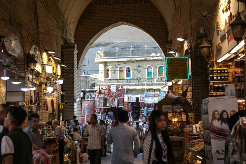    صورة التقطت في 16 أيار/مايو 2023 لسوق في أربيل عاصمة المنطقة الكردية التي تتمتع بحكم ذاتي في شمال العراق (ا ف ب)