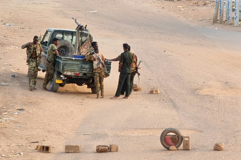 أوضحت القيادة العامة للقوات المسلحة السودانية أن الاتفاق "ينحصر على الجوانب العسكرية والفنية الخاصة بترتيبات وقف إطلاق النار المؤقت (ا ف ب)