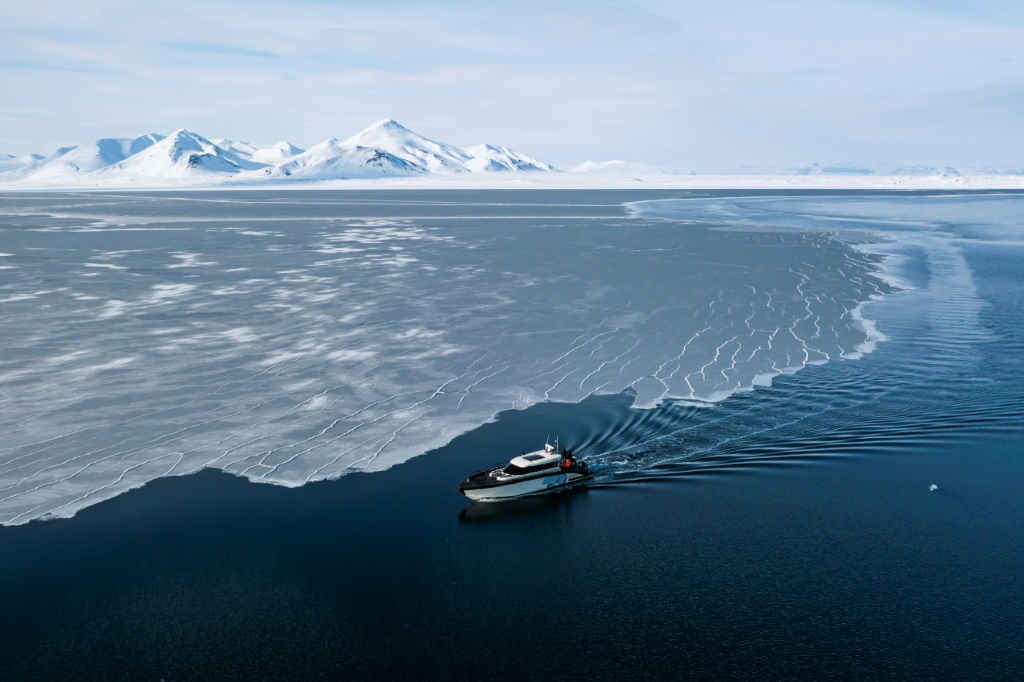 صورة جوية ملتقطة في الثالث من أيار/مايو 2022 تظهر بحر الجليد في خليج بوريبوكتا بأرخبيل سفالبارد في شمال النروج (ا ف ب)