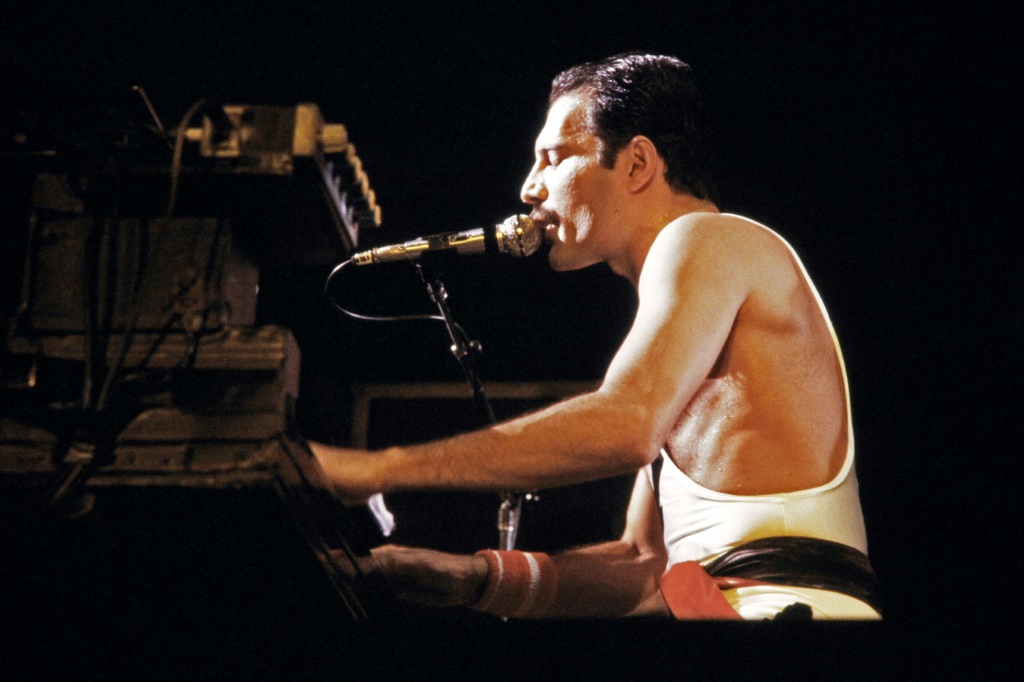 فريدي ميركوري مغني "كوين" في 18 أيلول/سبتمبر 1984 في باريس (ا ف ب)