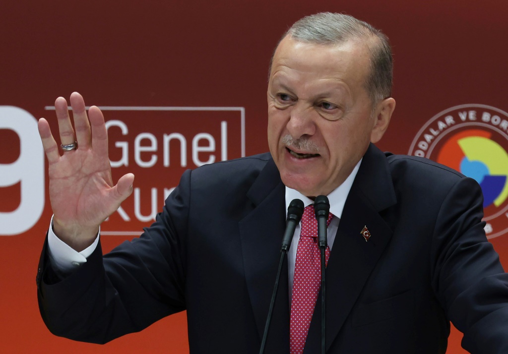     الرئيس التركي رجب طيب إردوغان يلقي كلمة في اتحاد الغرف التجارية في أنقرة في 30 أيار/مايو 2023 (أ ف ب)