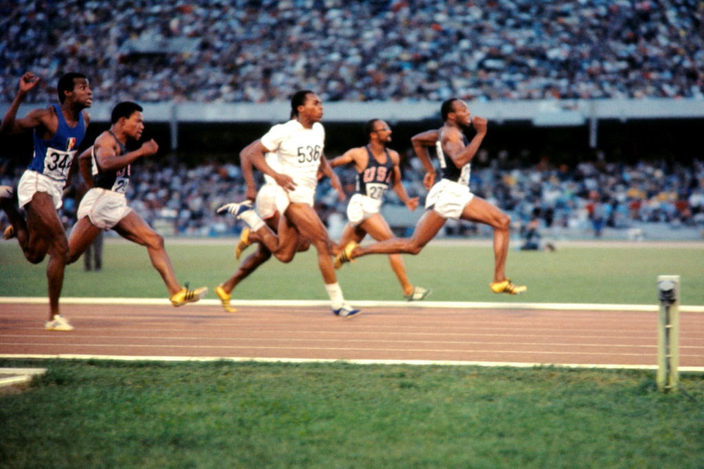 اصبح هاينز بطلاً أولمبياً في مكسيكو 1968 في سباق 100 م (ا ف ب)