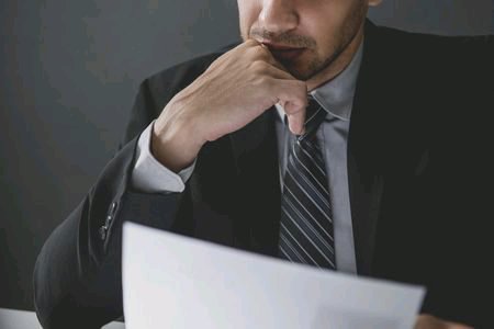 كيف تجيب عن "السؤال الأصعب" في مقابلة العمل: ما توقعاتك بخصوص الراتب؟ (التواصل الاجتماعي)