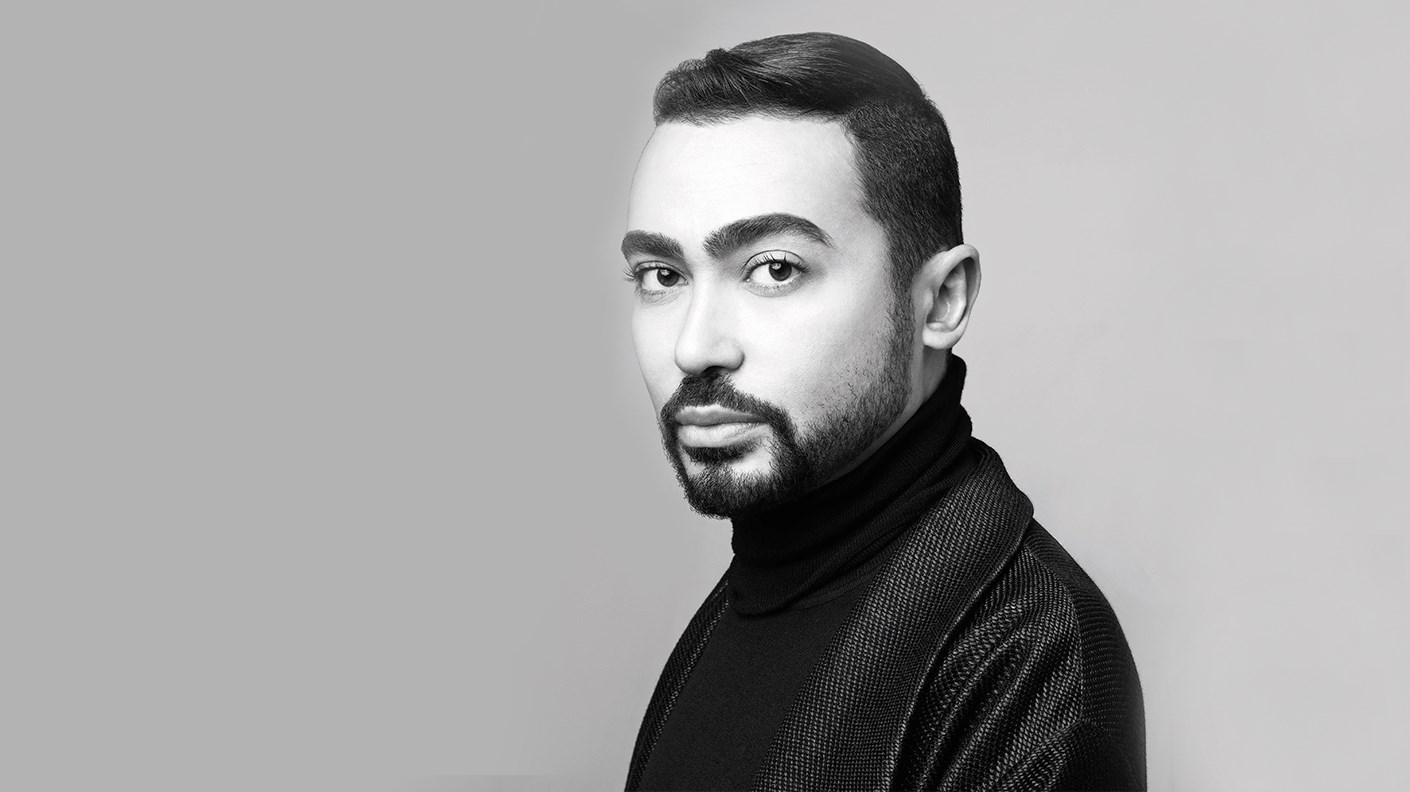 مصمم الأزياء السعودي محمد آشي (مواقع التواصل الاجتماعي)