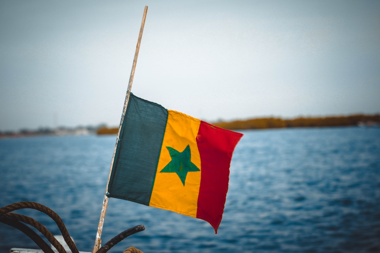 تعبيرية لعلم السنغال (بيكسلز)