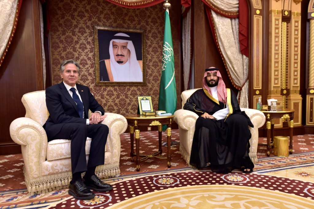 صورة وزّعها الديوان الملكي السعودي يظهر فيها وليّ العهد الأمير محمّد بن سلمان خلال اجتماع مع وزير الخارجية الأميركي أنتوني بلينكن في جدّة في 7 حزيران/يونيو 2023 (ا ف ب)