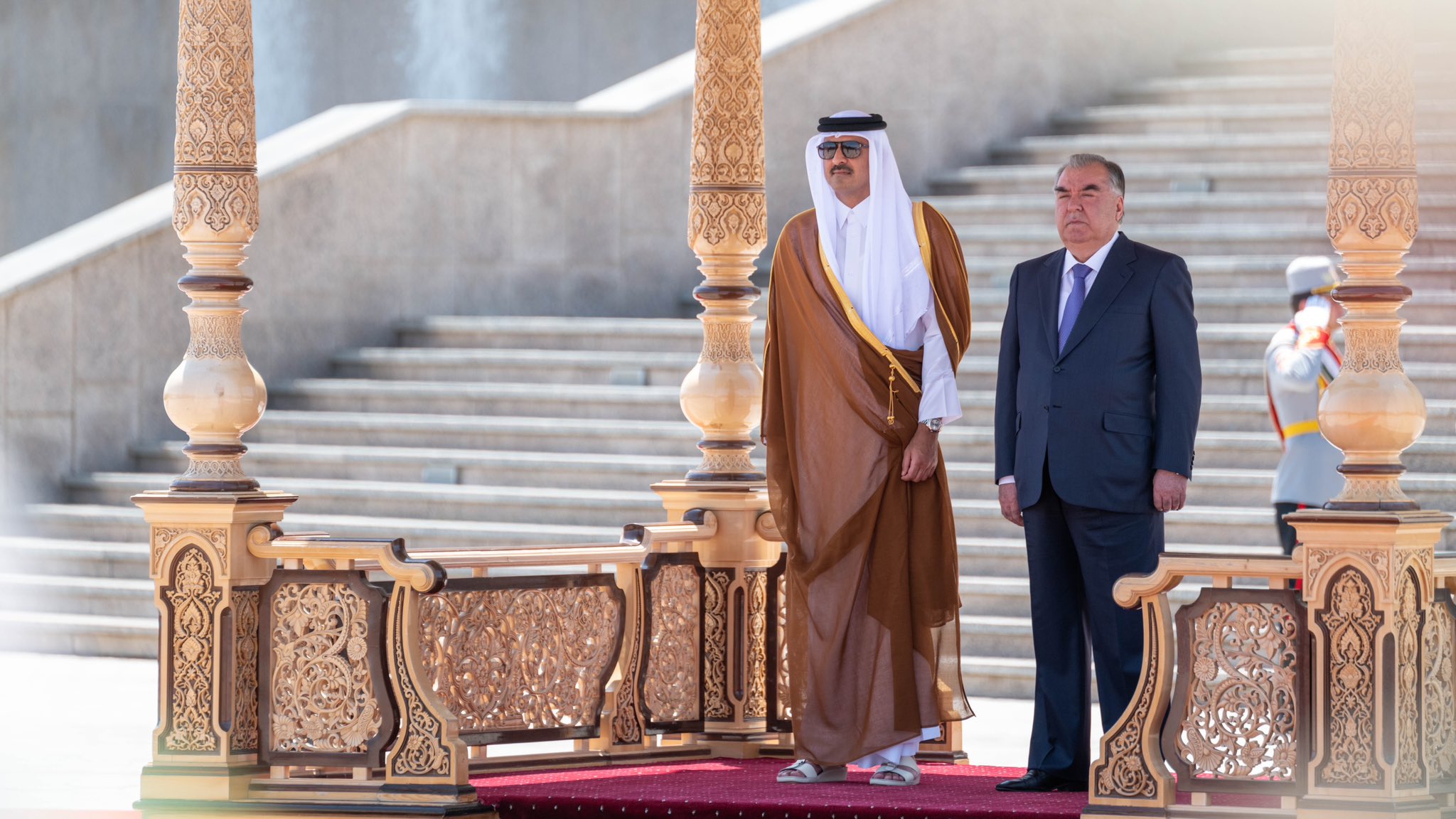 أمير قطر الشيخ تميم بن حمد آل ثاني، اليوم الخميس، مع رئيس طاجيكستان إمام علي رحمان (قنا)