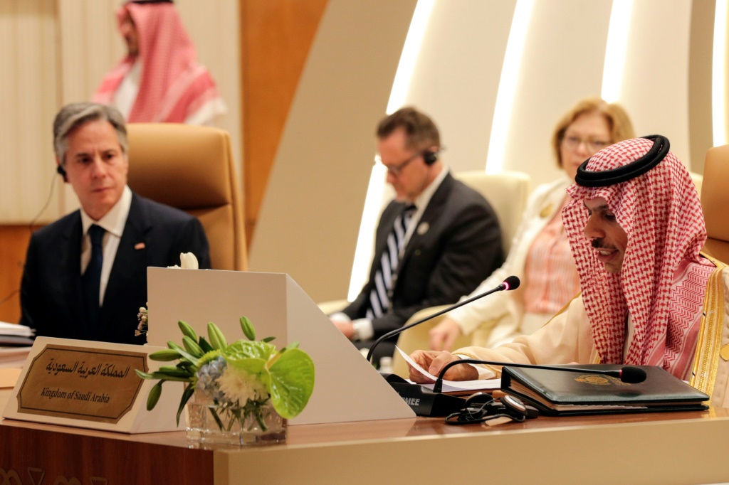 وزير الخارجية الأميركي أنتوني بلينكن ونظيره السعودي الأمير فيصل بن فرحان أثناء مؤتمر صحافي مشترك في الرياض في الثامن من حزيران/يونيو 2023 (ا ف ب)