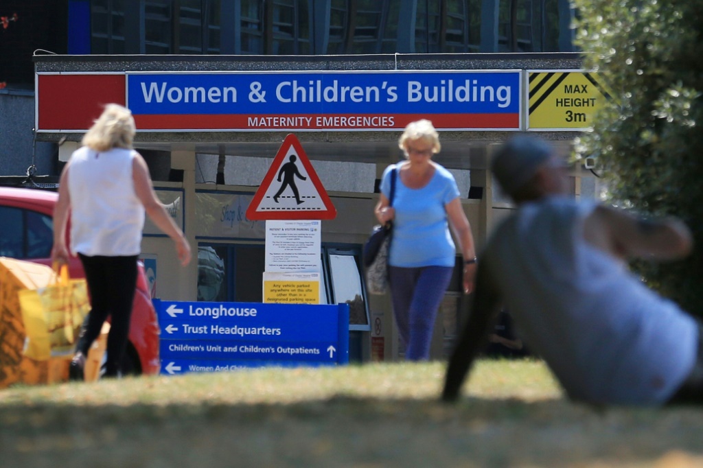 مدخل قسم النساء والأطفال في مستشفى "كاونتس أوف تشستر" في شمال غرب إنكلترا بتاريخ الخامس من تموز/يوليو 2018 (ا ف ب)