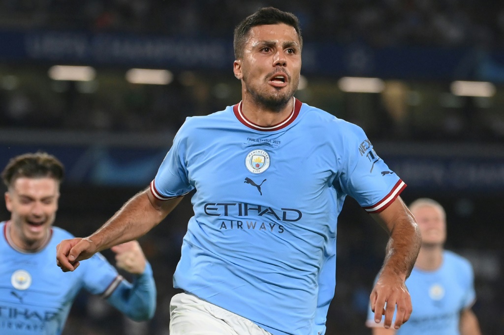 لاعب وسط مانشستر سيتي الانكليزي الدولي الاسباني رودري يحتفل بهدف الفوز في مرمى انتر ميلان الايطالي (1-0) في المباراة النهائية لمسابقة دوري ابطال اوروبا في اسطنبول في العاشر من حزيران/يونيو 2023. (ا ف ب)
