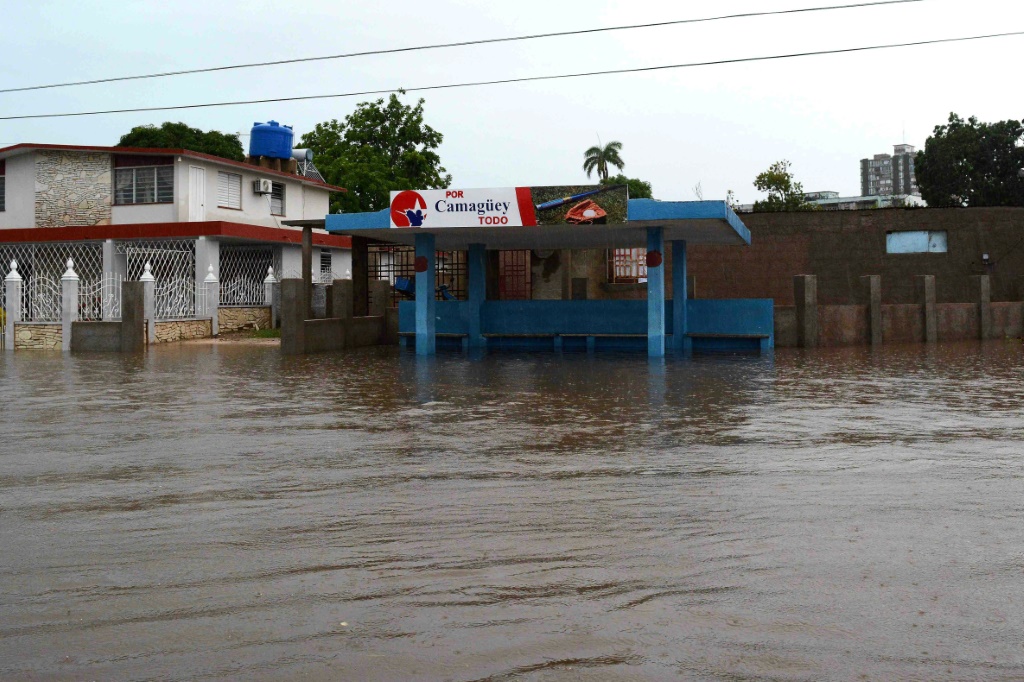 صورة وزعتها وكالة الأنباء الكوبية يظهر فيها شارع غمرته المياه جراء أمطار غزيرة في كاماغوي بشرق الجزيرة في 9 حزيران/يونيو 2023 (ا ف ب)