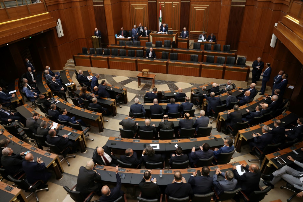     البرلمان اللبناني خلال جلسة لانتخاب رئيس للجمهورية في بيروت في 24 تشرين الاول/اكتوبر 2022. (أ ف ب)