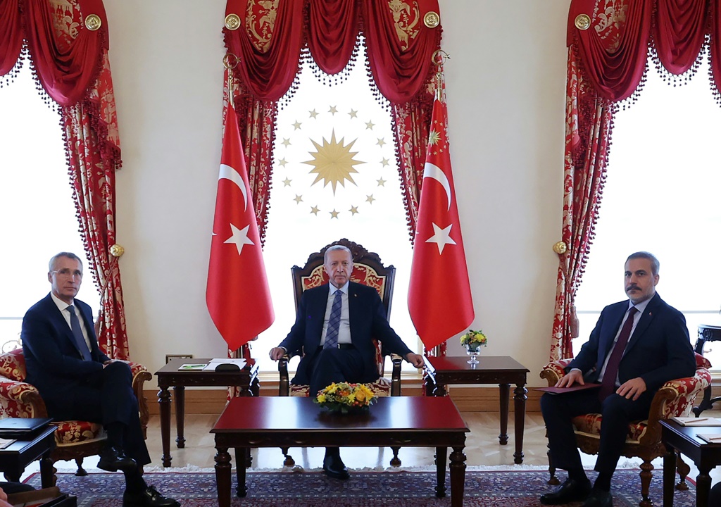 ناقش رئيس الناتو ينس ستولتنبرغ موضوع السويد مع التركي رجب طيب أردوغان هذا الشهر (أ ف ب)