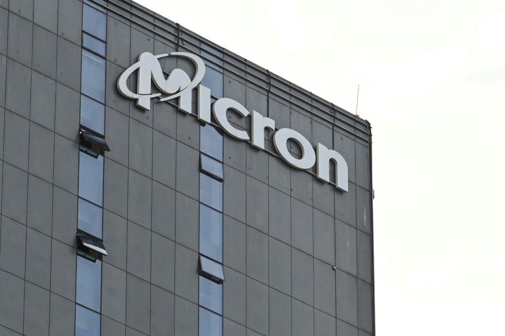     أعلنت شركة ميكرون لصناعة الرقائق الأمريكية عن استثمار بقيمة 600 مليون دولار في مصنعها في مدينة شيان بالصين (أ ف ب)