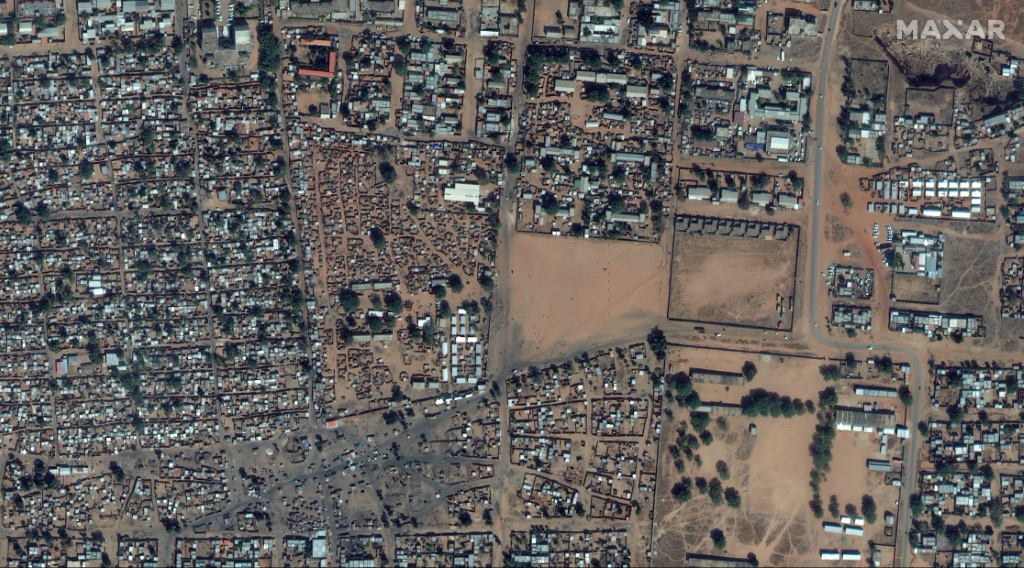     صورة ملتقطة عبر الأقمار الاصطناعية ملتقطة في 15 كانون الثاني/يناير 2023 ووفرتها شركة ماكسار تكنولوجيز تظهر منطقة مدرسة في الجنينية عاصمة غرب دارفور (أ ف ب)   