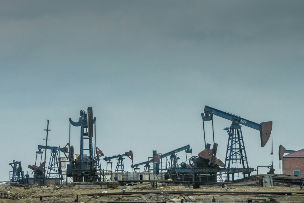 وضح الرئيس التنفيذي لشركة النفط الروسية أن الأسعار العالمية للنفط سترتفع وسط عجز السوق والذي يرجع إلى نقص الاستثمار (أ ف ب)