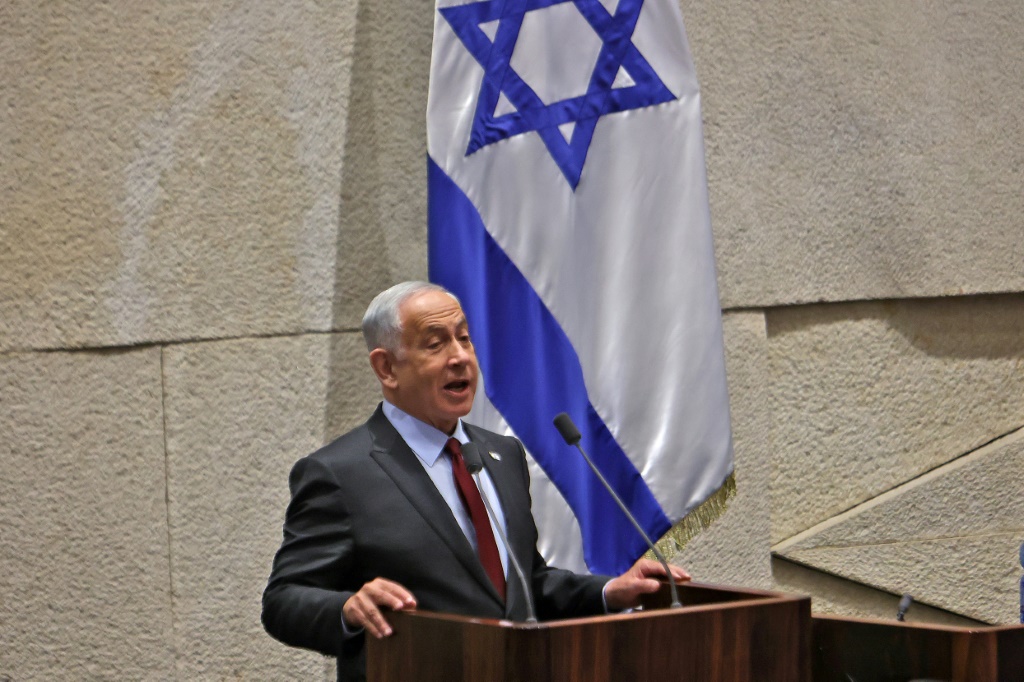  رئيس الوزراء الاسرائيلي بنيامين نتانياهو مترئسا الجلسة الاسبوعية للحكومة في مكتبه في القدس في 18 حزيران/يونيو 2023 (أ ف ب) 