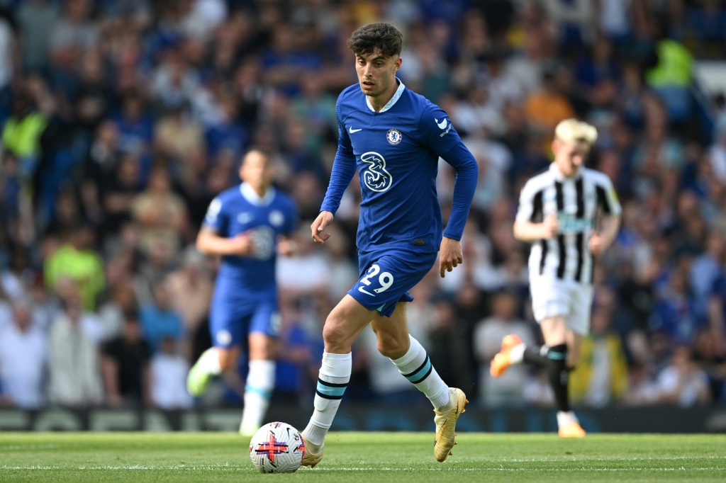 لاعب وسط تشلسي الالماني كاي هافيرتس في لقطة لهل خلال مباراة فريقه ضد نيوكاسل في الدوري الانكليزي الممتاز. 28 ايار/مايو 2023 (ا ف ب)