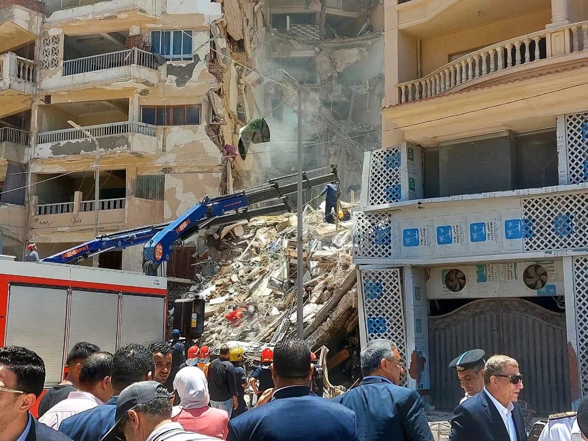 انهيار عقار في الإسكندرية في مصر (سبوتنك)