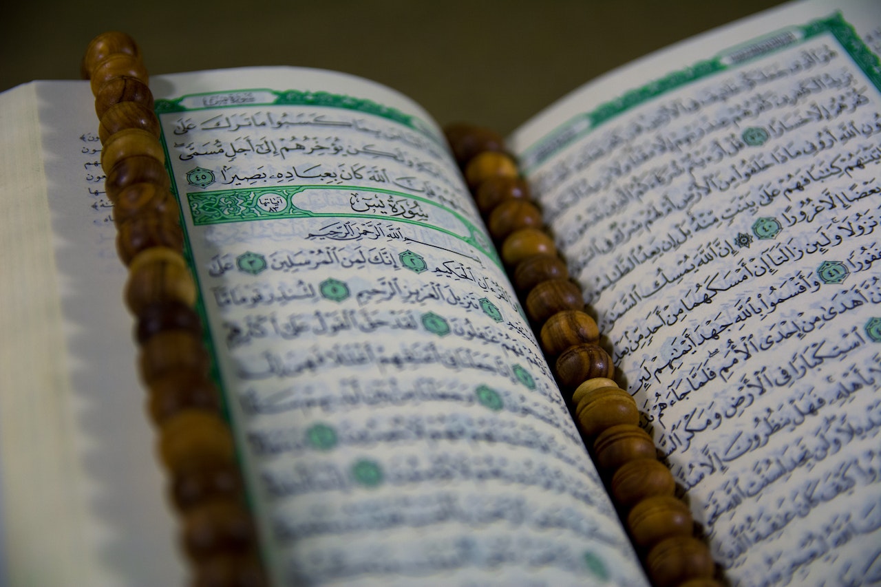 تعبيرية للقرآن الكريم (بيكسلز)