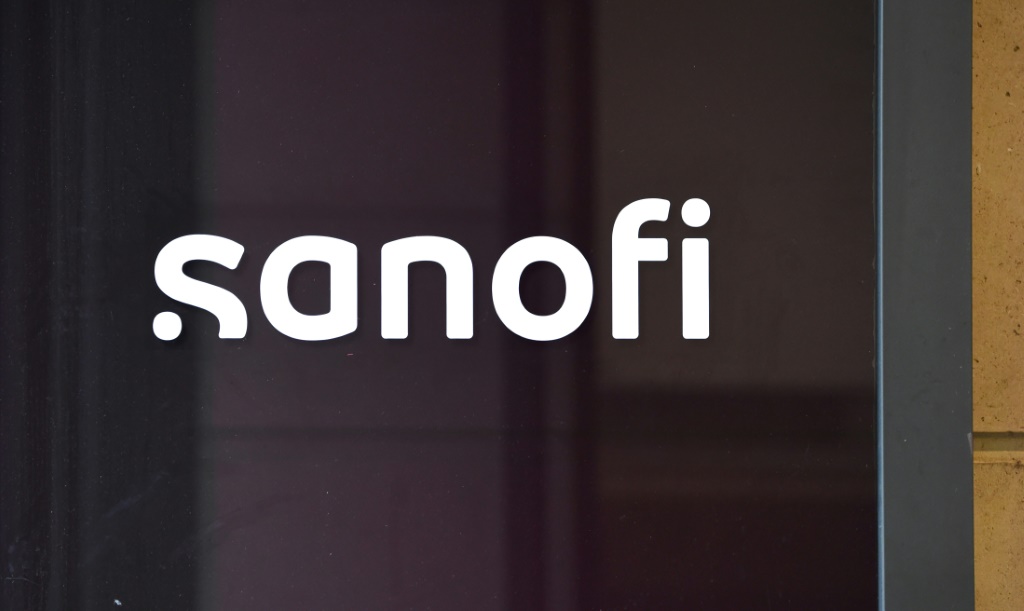 صورة التقطت في 4 شباط/فبراير 2022 لشعار شركة "سانوفي" (ا ف ب)