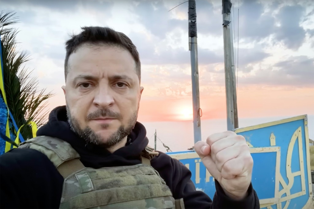 صورة غير مؤرخة للرئيس الاوكراني فولوديمير زيلينسكي في جزيرة الثعبان (ا ف ب)
