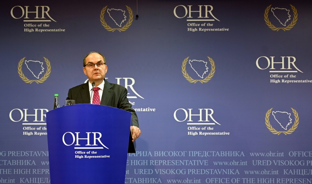 الممثل السامي الدولي للبوسنة والهرسك الألماني كريستيان شميت خلال مؤتمر صحافي في ساراييفو في 1 تموز/يوليو 2023 (ا ف ب)