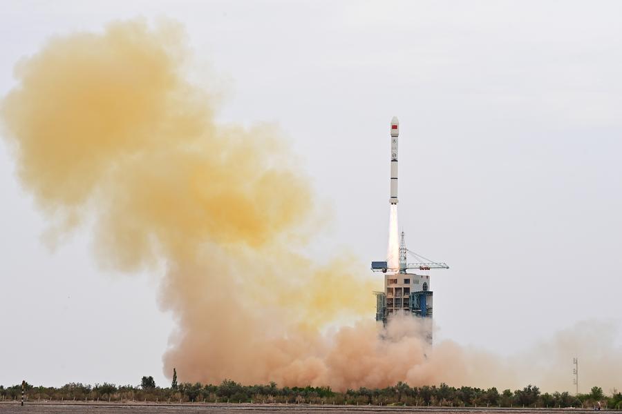 أرسلت الصين اليوم (الأحد) قمرا صناعيا جديدا للتجارب إلى الفضاء من مركز جيوتشيوان لإطلاق الأقمار الصناعية شمال غربي الصين (شينخوا)