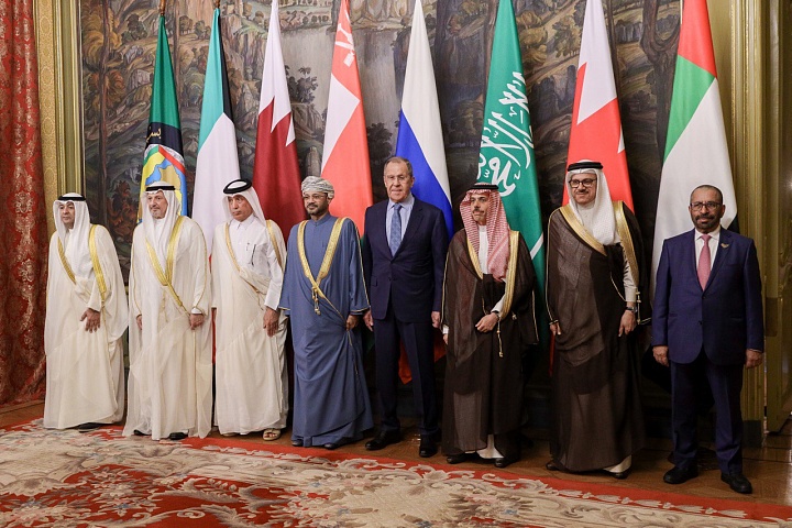صورة تجمع وزير الخارجية الروسي مع وزراء خارجية دول التعاون الخليجي (وزارة الخارجية الروسية)