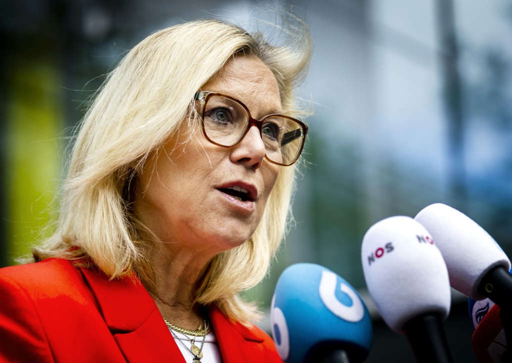     قالت وزيرة المالية الهولندية سيغريد كاج إنها وعائلتها واجهوا "كراهية وترهيب وتهديدات" (أ ف ب)   