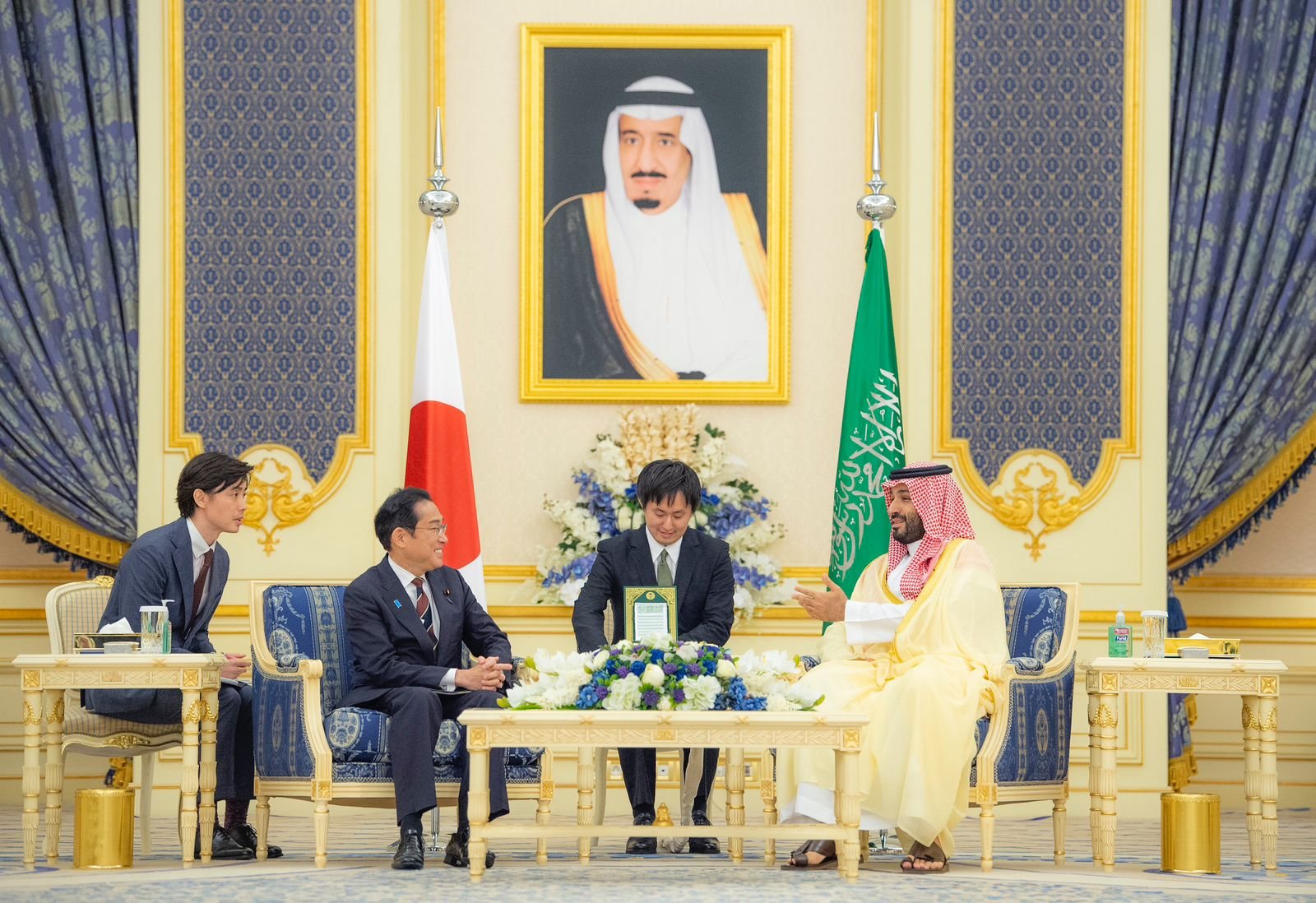 جانب من لقاء ولي العهد السعودي ورئيس وزراء اليابان (واس)