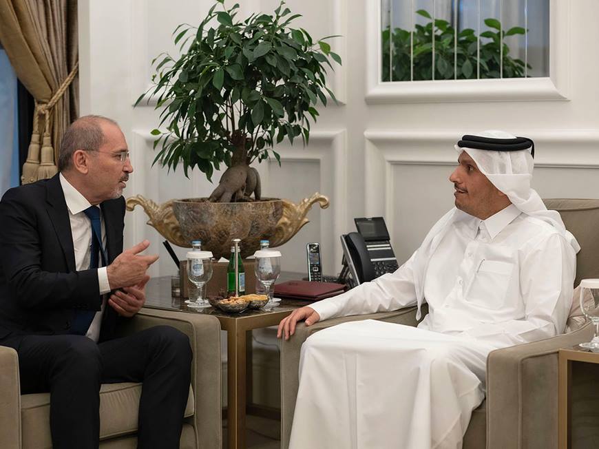 رئيس مجلس الوزراء القطري، وزير الخارجية، محمد بن عبد الرحمن آل ثاني مع نظيره الأردني أيمن الصفدي (قنا)