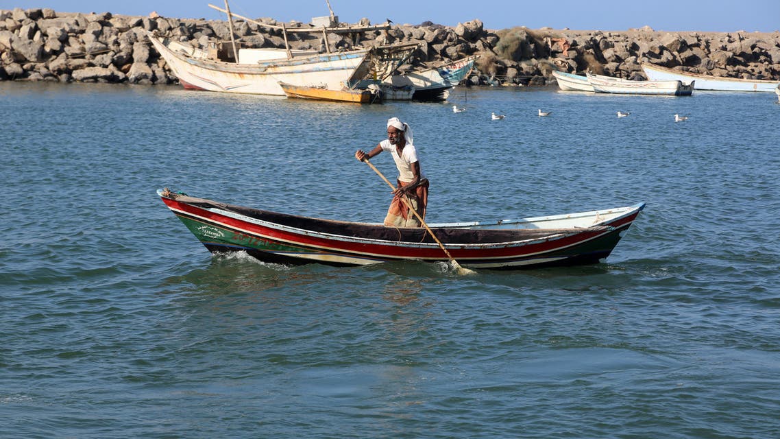 بعد أشهر من الحجز.. إريتريا تفرج عن 80 صيادا يمنيا وتواصل اعتقال العشرات في جزيرة "ترمة"