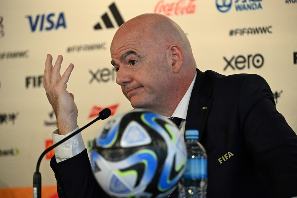 الايطالي-السويسري جاني إنفانتينو رئيس الاتحاد الدولي لكرة القدم (فيفا) خلال مؤتمر صحافي في أوكلاند، نيوزيلندا في 19 تموز/يوليو 2023 على هامش انطلاق كأس العالم للسيدات في 20 منه (ا ف ب)