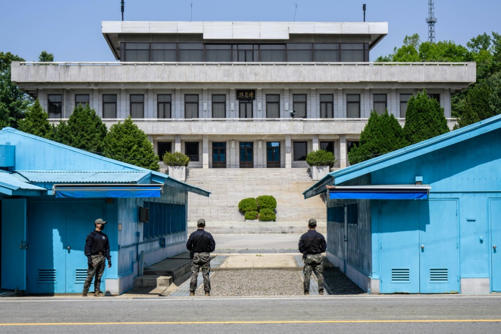 المنطقة الامنية المشتركة والمنطقة المنزوعة السلاح في بانمونجوم بين الكوريتين في 09 أيار/مايو 2023 (ا ف ب)