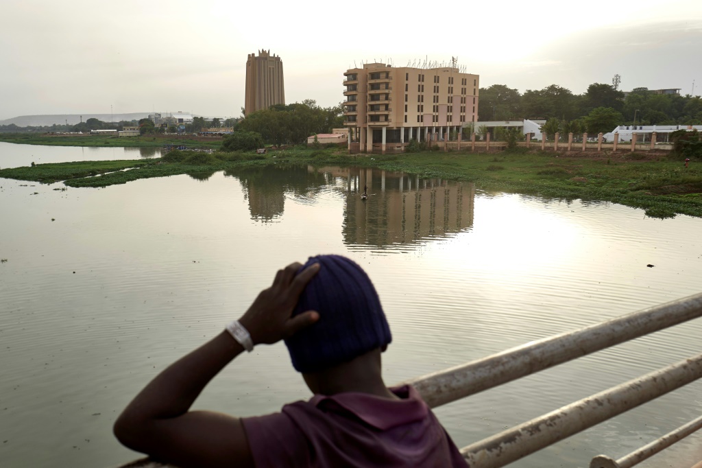 العاصمة المالية باماكو كما تبدو من جسر الشهداء في 25 أيار/مايو 2021 (ا ف ب)