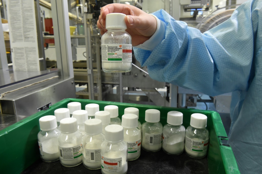 صورة مؤرخة في 5 كانون الثاني/يناير 2023 لأدوية في أحد مختبرات مايين في غرب فرنسا (ا ف ب)