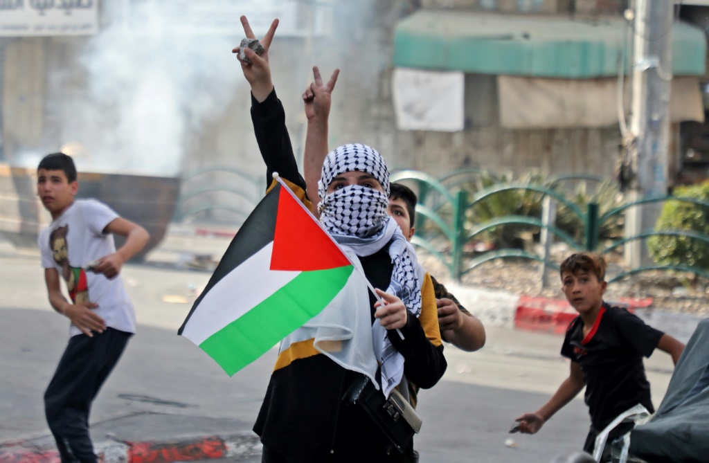 أدت سياسات رئيس الوزراء الإسرائيلي لمنع قيام دولة فلسطينية وتبني المتطرفين في حكومته لمشروع ضم الضفة إلى تجريد إسرائيل من أي مبرر لما تقوم به (أ ف ب)