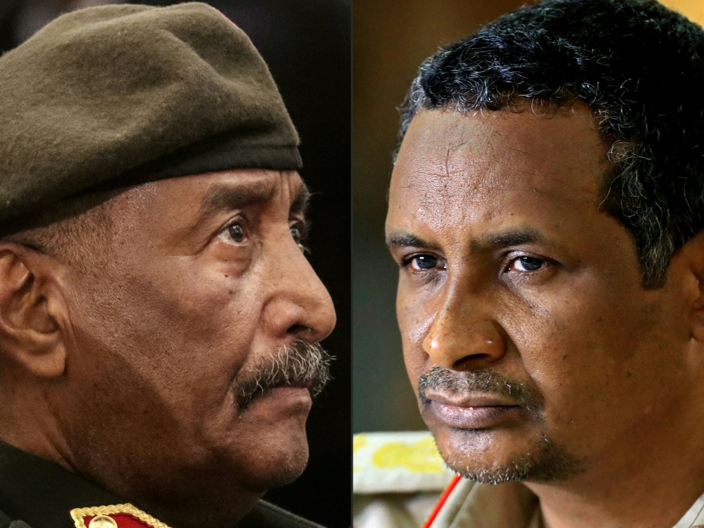رئيس مجلس السيادة السوداني وقائد الجيش عبد الفتاح البرهان-ومحمد حمدان دقلوا قائد قوات الدعم السريع (أ ف ب)