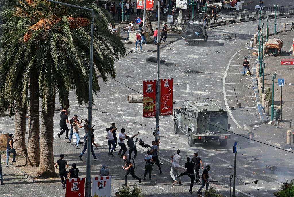 يشن فلسطينيون بين الفينة والأخرى هجمات بإطلاق نار وعمليات دهس ضد جنود إسرائيليين ومستوطنين بالضفة (ا ف ب)