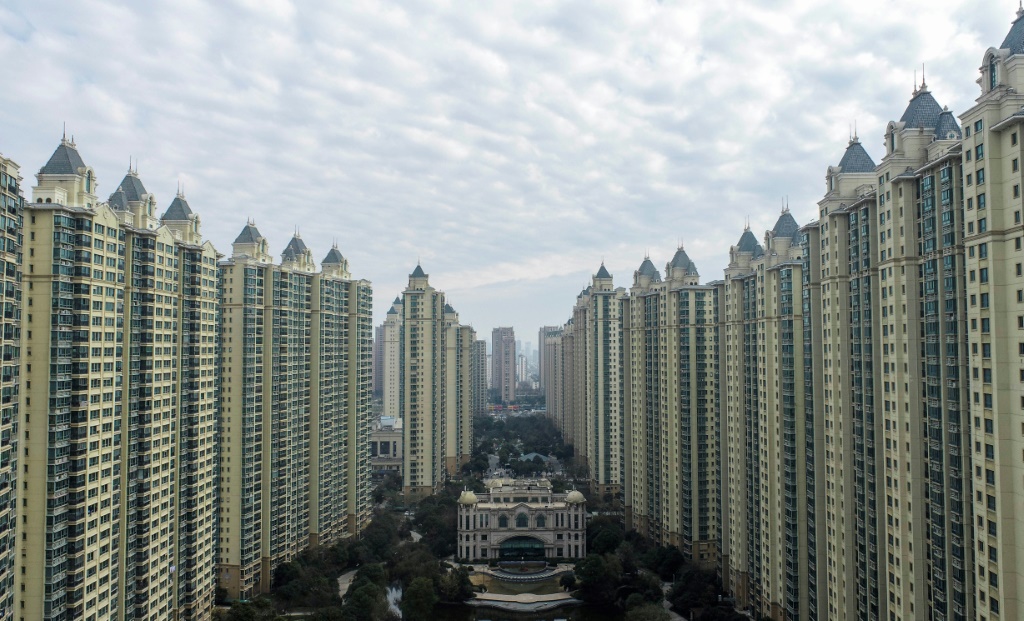 صورة جوية التقطت في 3 كانون الأول/ديسمبر 2022 لمجمع سكني من تطوير شركة إيفرغراند العقارية الصينية في مقاطعة جيانغسو شرق الصين (ا ف ب)