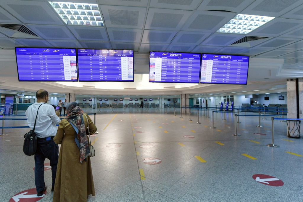 الخطوط التونسية تعود تدريجيا إلى سالف نشاطها التجاري بمطار نيامي (أ ف ب)