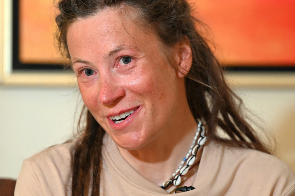 المتسلقة النروجية كريستين هاريلا خلال مقابلة مع وكالة فرانس برس في العاصمة الباكستانية إسلام آباد في 30 تموز/يوليو 2023 (ا ف ب)